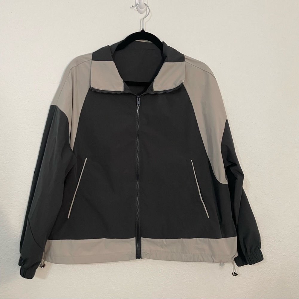 Dazy womans two-Tone Black and Gray Jacket size L cropped streetwear lightweight